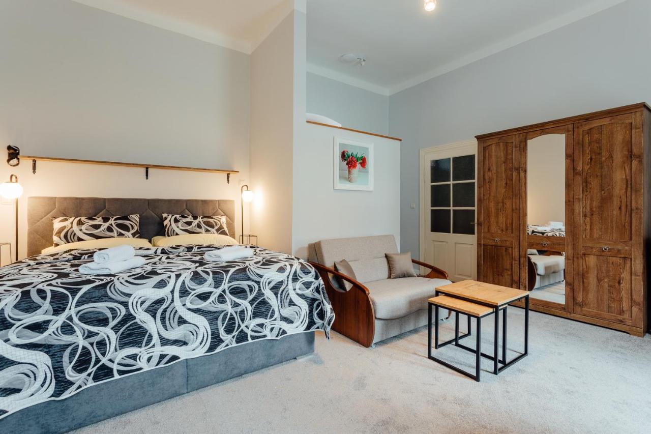 Botanicky Dvor Aparthotel Banska Stiavnica Bagian luar foto