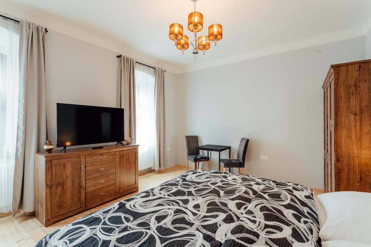 Botanicky Dvor Aparthotel Banska Stiavnica Bagian luar foto