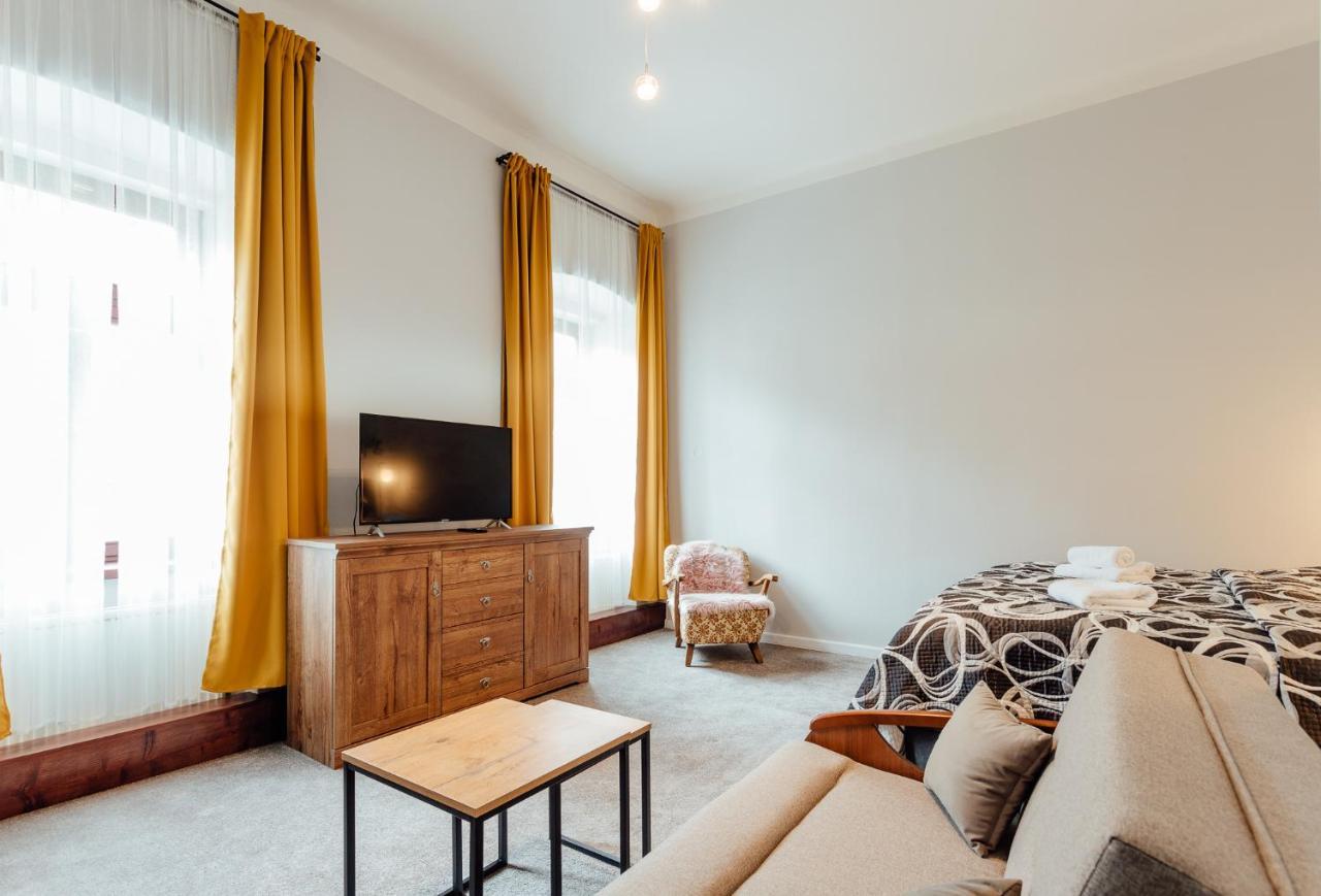 Botanicky Dvor Aparthotel Banska Stiavnica Bagian luar foto
