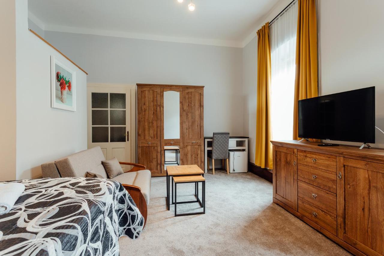Botanicky Dvor Aparthotel Banska Stiavnica Bagian luar foto