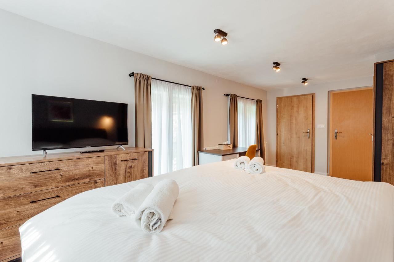 Botanicky Dvor Aparthotel Banska Stiavnica Bagian luar foto