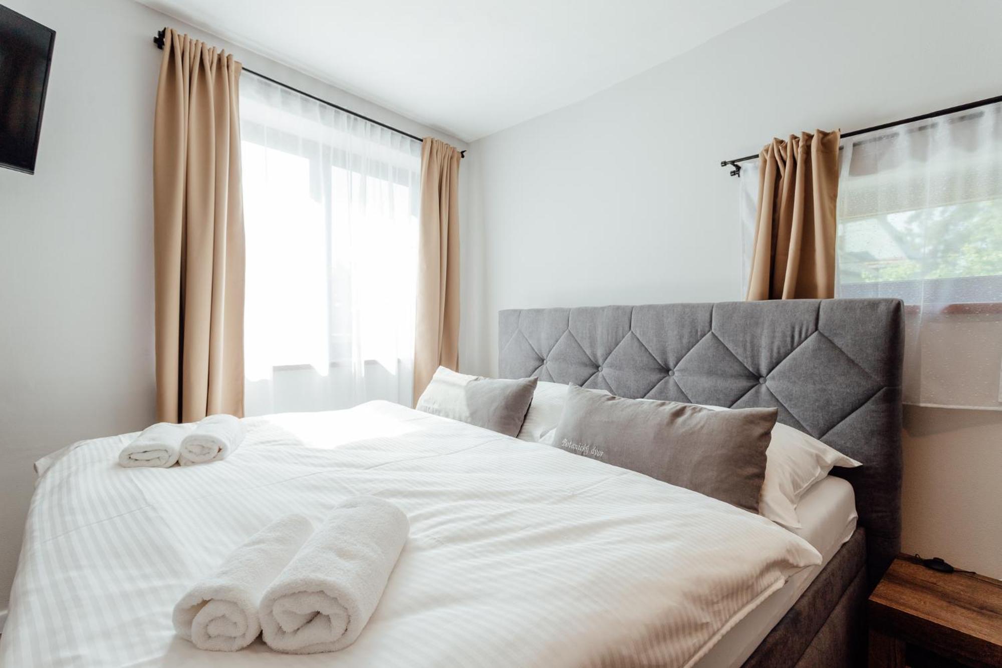 Botanicky Dvor Aparthotel Banska Stiavnica Bagian luar foto