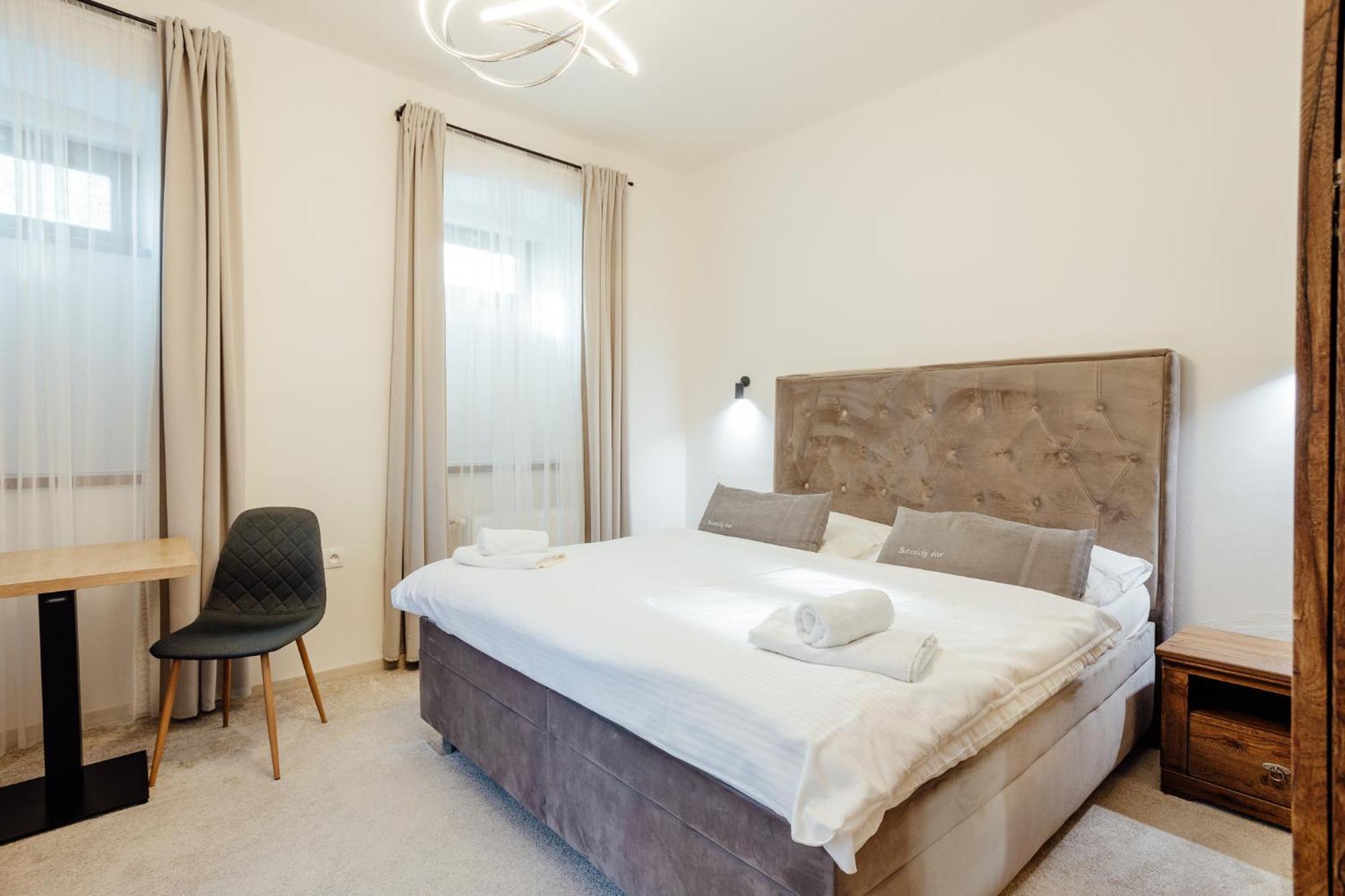 Botanicky Dvor Aparthotel Banska Stiavnica Bagian luar foto