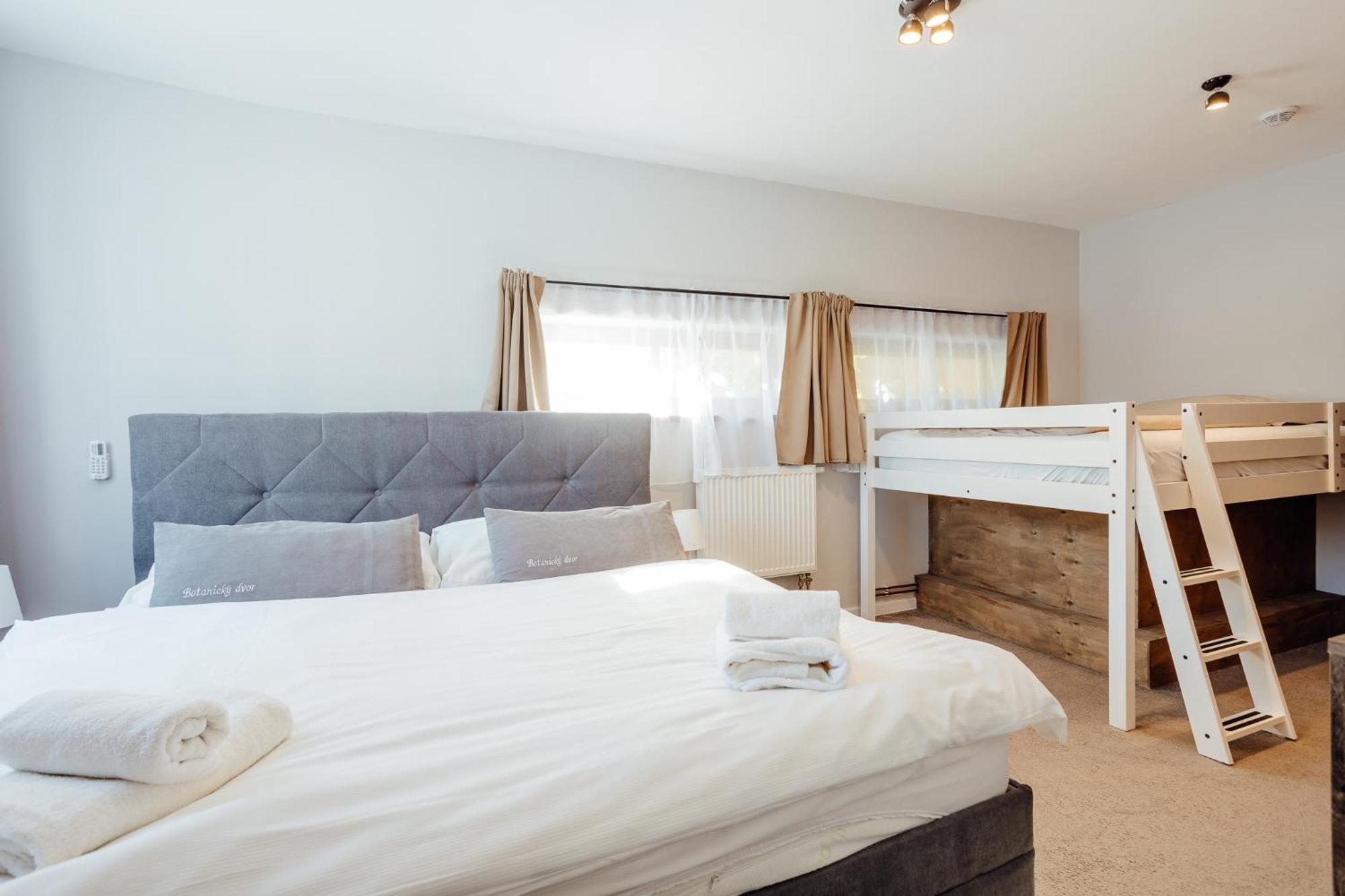 Botanicky Dvor Aparthotel Banska Stiavnica Bagian luar foto